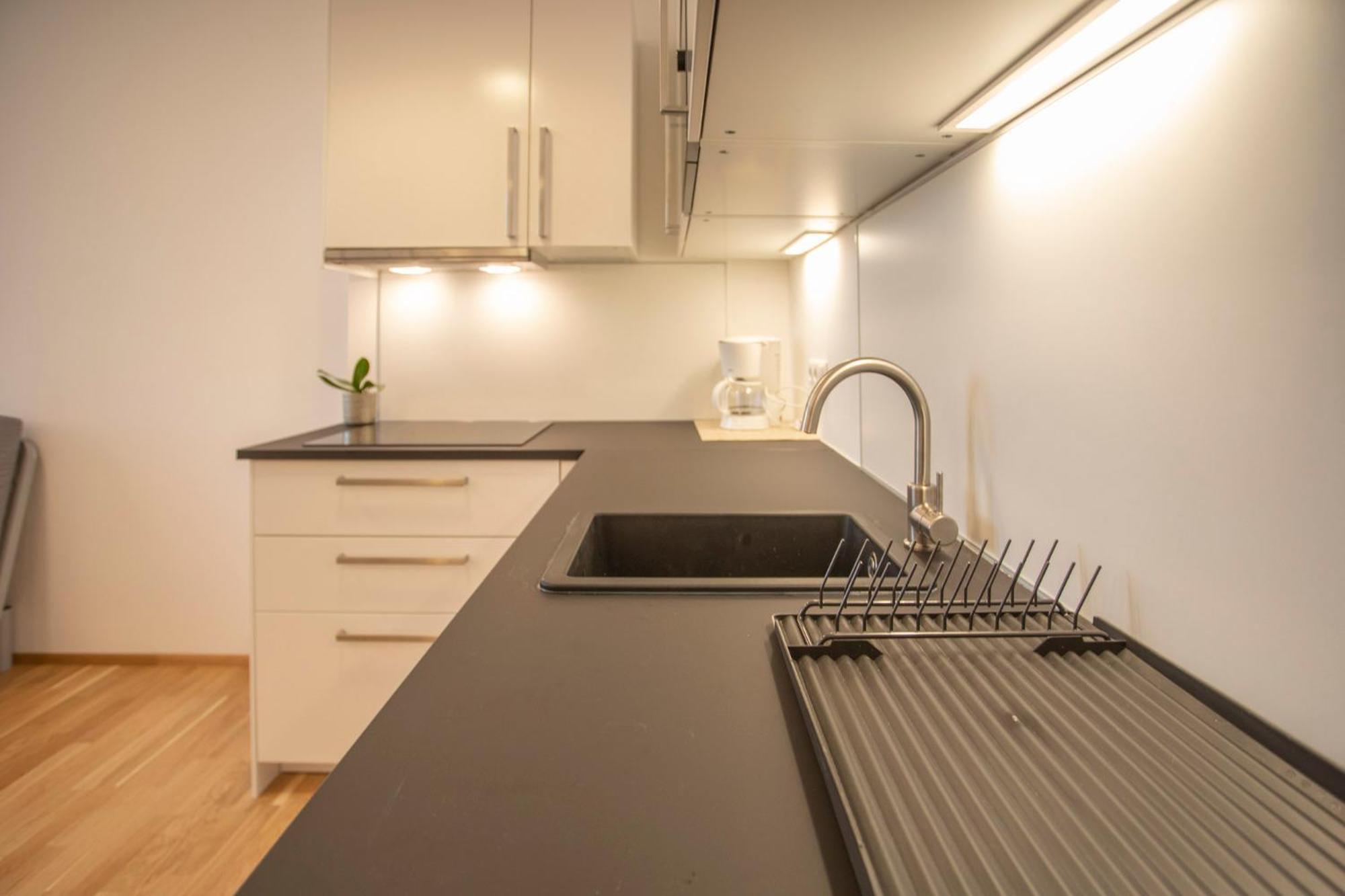 Innsbruck Urban Apartment I No Stairs I 24H Contactless Check-In ภายนอก รูปภาพ